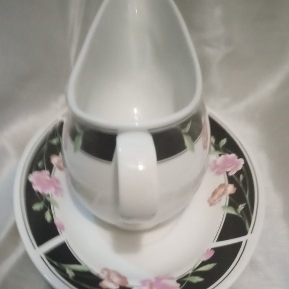 Meiwa mew8 gravy boat bowl and plate pink flowers on black band smooth - Picture 2 of 8